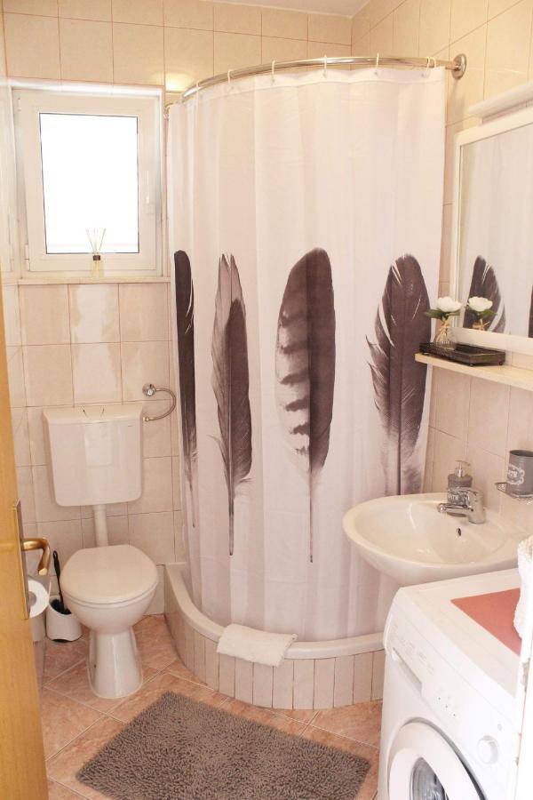 Lovro Apartment *