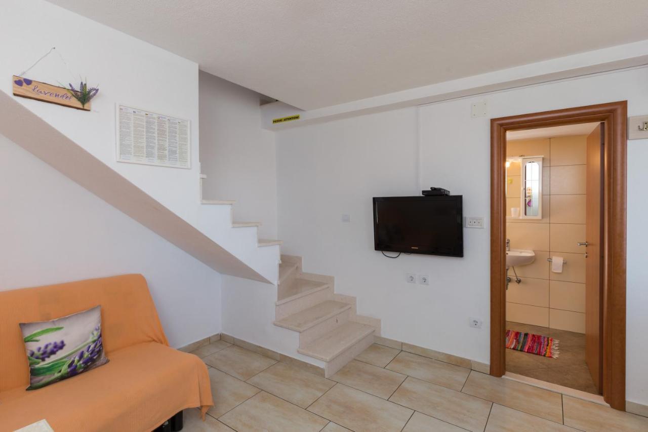 Apartment Lovro *